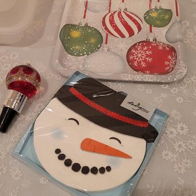 Lot 192: Light Up Wine Stopper, Plastic Treat Containers and Merry Christmas Cake Taker and Disposable Plates and Napkins