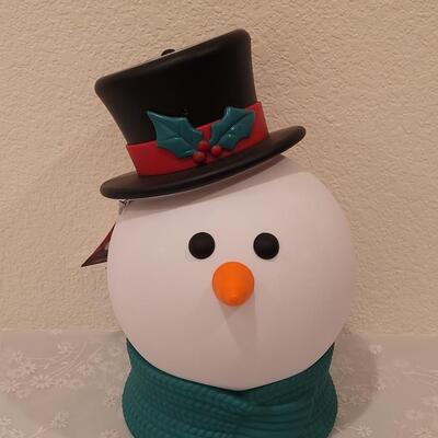 Lot 225: Hallmark Singing and Smiling Snowman (Needs Batteries)