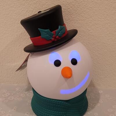 Lot 225: Hallmark Singing and Smiling Snowman (Needs Batteries)