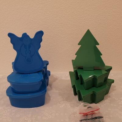 Lot 230: Nesting Angels and Christmas Tree Containers and Cookie Cutters 