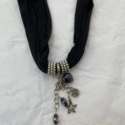 Lot 264 - Collection of Scarves