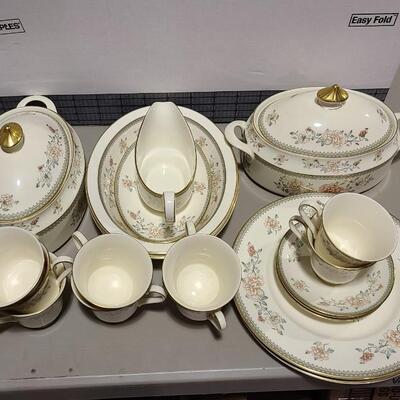20 piecie Royal Doulton China Set -Item# 556
