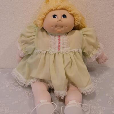 Lot 268: 1984 Original Cabbage Patch Doll 