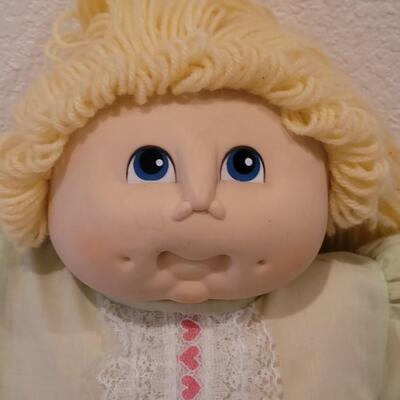 Lot 268: 1984 Original Cabbage Patch Doll 