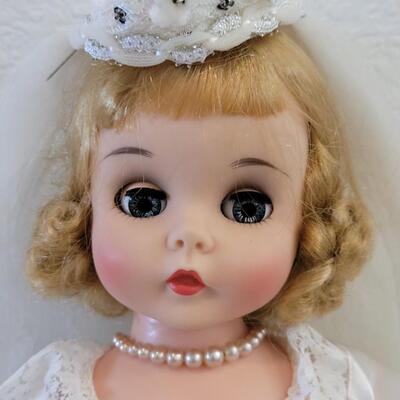 Lot 300: Vintage MADAME ALEXANDER Bride Doll (no box)