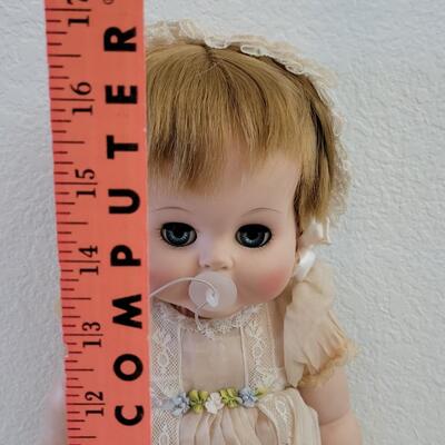 Lot 301: Vintage MADAME ALEXANDER Kathy Cry Baby Doll (no box)