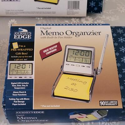 Lot 325: (2) Memo Organizer, Pocket Tool and Keychain Finder