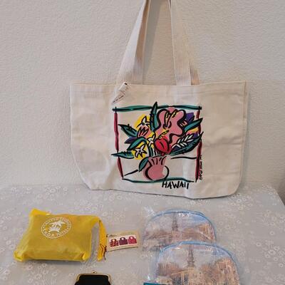 Lot 332: Tote Bag, Shopping Bags, Makeup Bags, Lip Stick Case
