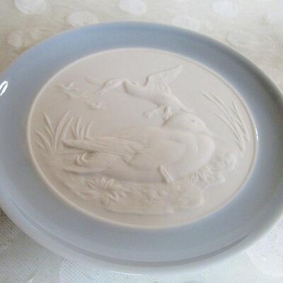 Small Lladro Ducks Pattern Cup Plate, porcelain Bisque, Nice, Retired