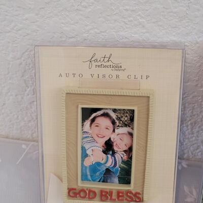 Lot 341: Duck Dynasty CD, Playing Cards and God Bless Photo Visor Clip