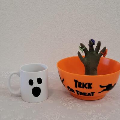 Lot 352: Animated Hand Treat Bowl and Ghost Coffee Mug
