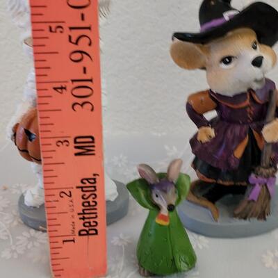 Lot 357: Halloween Figurines 