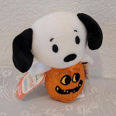 Lot 360: Snoopy and Woodstock Halloween Lot