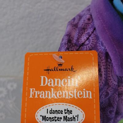 Lot 363: Animated Dancing Frankenstein and Arn Flapping Ghost 