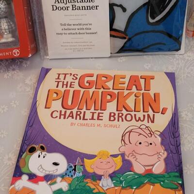 Lot 364: Halloween Snoopy/Charlie Brown Lot