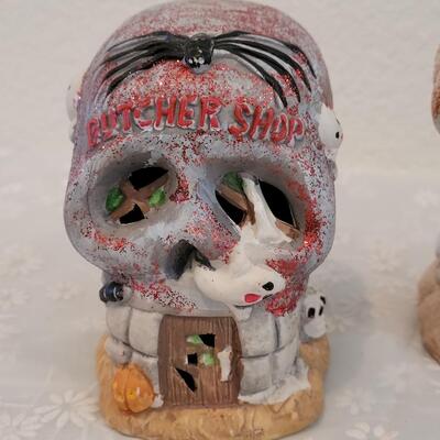 Lot 368:  Halloween Ceramic Deco