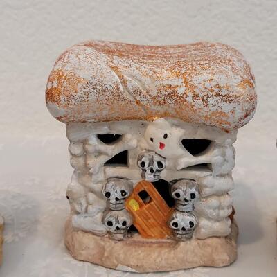 Lot 368:  Halloween Ceramic Deco