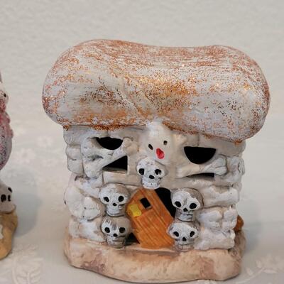 Lot 368:  Halloween Ceramic Deco