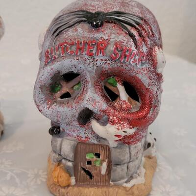 Lot 368:  Halloween Ceramic Deco