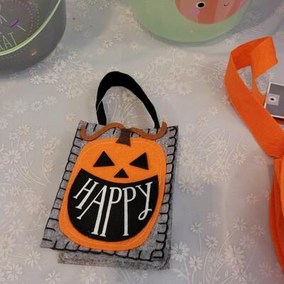 Lot 370: Halloween Treat Buckets and Bags