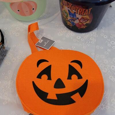 Lot 370: Halloween Treat Buckets and Bags