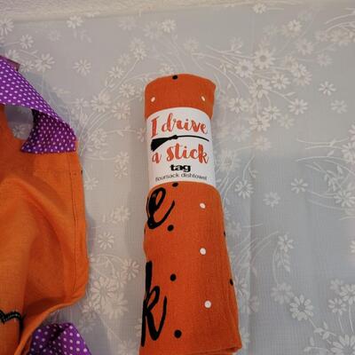 Lot 371: Halloween Apron & Dish Towels