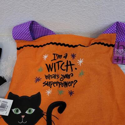 Lot 371: Halloween Apron & Dish Towels