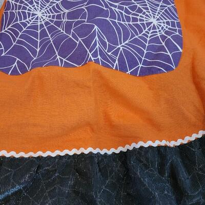 Lot 371: Halloween Apron & Dish Towels