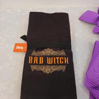 Lot 371: Halloween Apron & Dish Towels