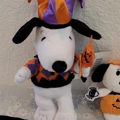 Lot 374: Snoopy Plushies 