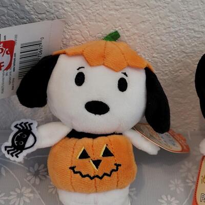 Lot 374: Snoopy Plushies 