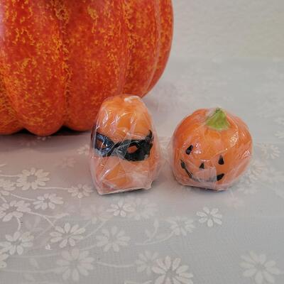 Lot 382: Metal Hanging Luminary Pumpkin, Small Candles and Foam Pumpkin Deco