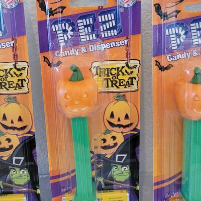 Lot 387: Collector's Vintage Pez 