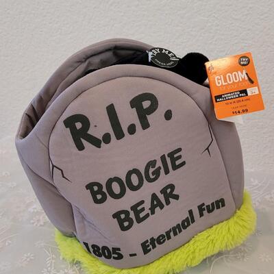 Lot 391: Animated Halloween Pumpkin and Boogie Bear