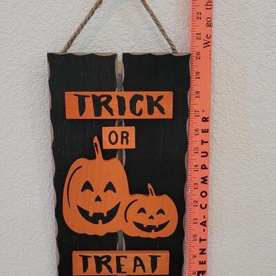 Lot 392: Hanging Halloween Deco and Little Ornament Tree