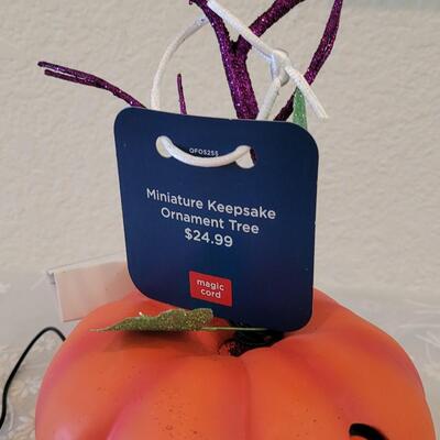 Lot 392: Hanging Halloween Deco and Little Ornament Tree