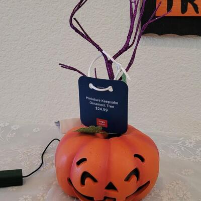Lot 392: Hanging Halloween Deco and Little Ornament Tree