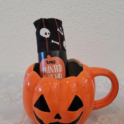 Lot 393: Halloween Coffee Mugs and Dish Towels (2)