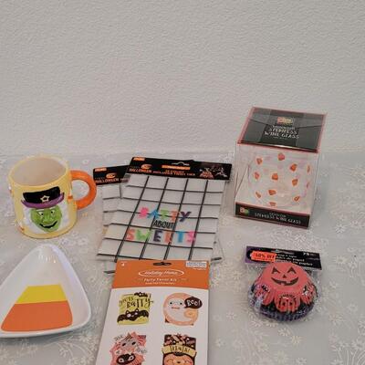 Lot 394: Halloween Kitchen Lot