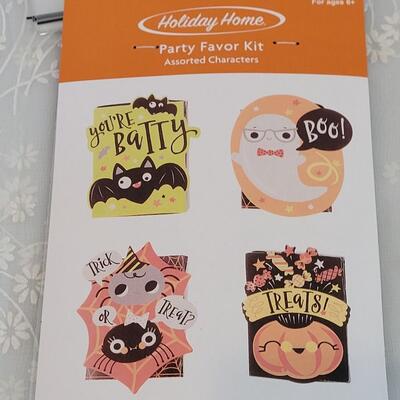 Lot 394: Halloween Kitchen Lot