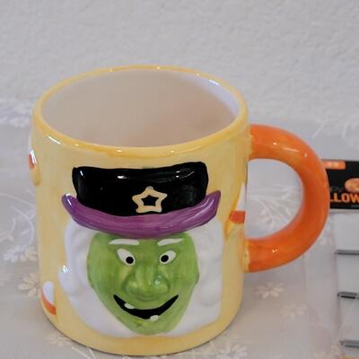 Lot 394: Halloween Kitchen Lot