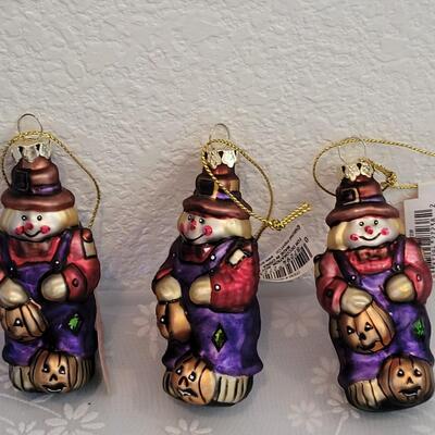 Lot 396: Halloween Decorations 