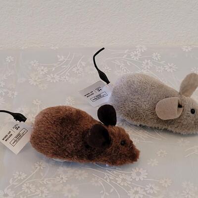 Lot 400: Wind Up Mouse Toys