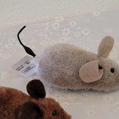 Lot 400: Wind Up Mouse Toys