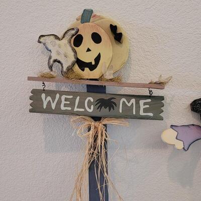 Lot 401: Halloween Yard Deco