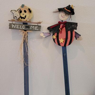 Lot 401: Halloween Yard Deco