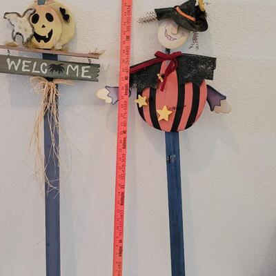 Lot 401: Halloween Yard Deco