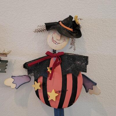 Lot 401: Halloween Yard Deco