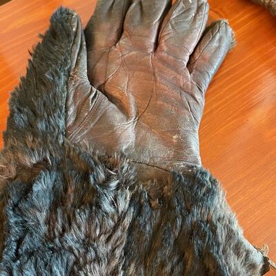 #22 Beaver Gloves, Men's Medium 