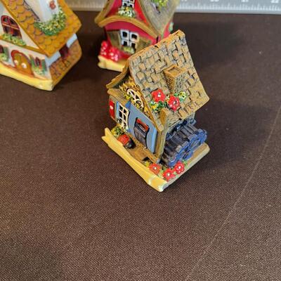 #98 Resin Swiss or German Houses (7) 